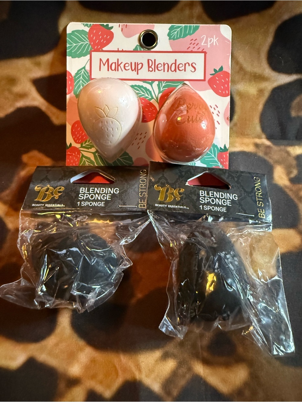 Makeup Blenders 2pk + 2 Black Blending Sponges